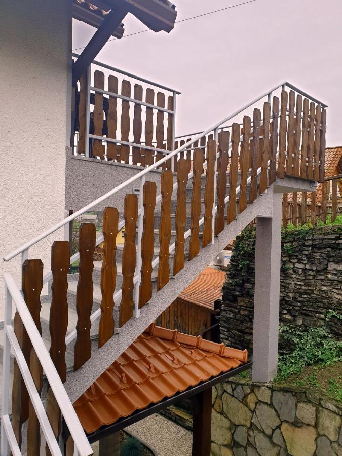 Apartment Pri Damijanu Ponikve Екстер'єр фото